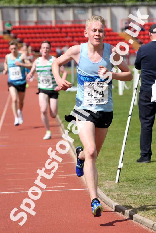 Mens under-17s 3000 metres, North Eastern Champs, Gateshead Stadium. Photo: David T. Hewitson/Sports for All Pics